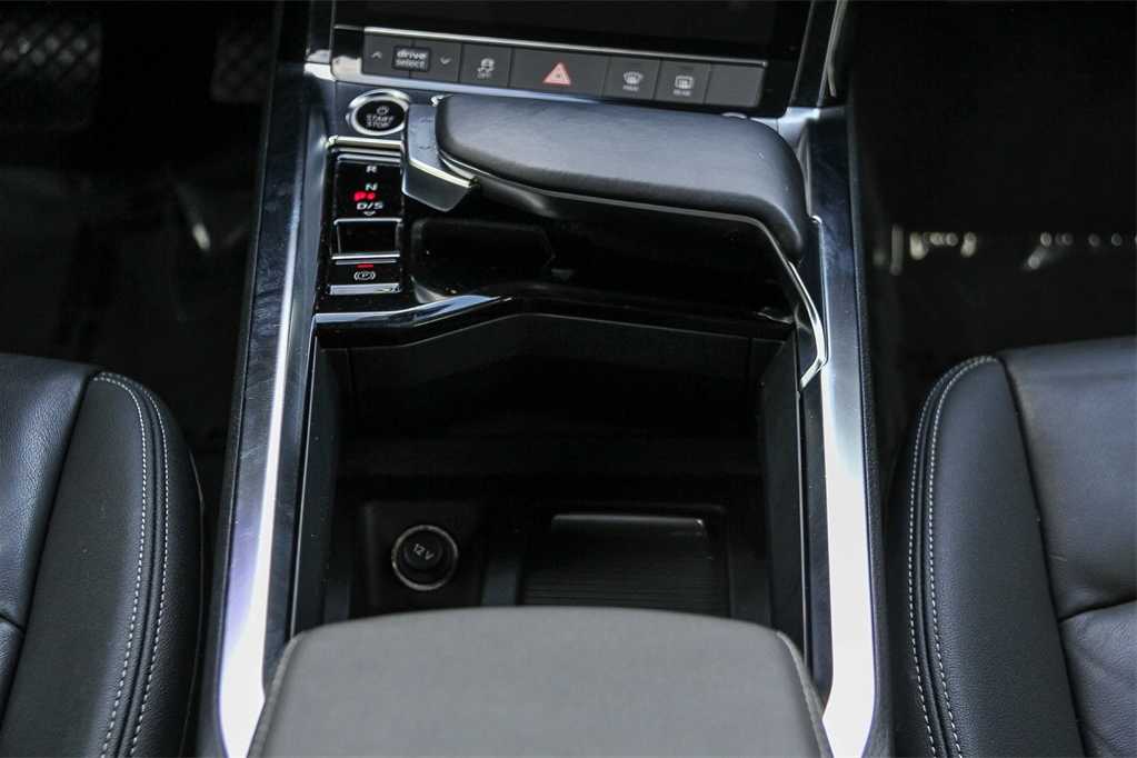 Thumbnail: 2022 Audi e-tron - 14