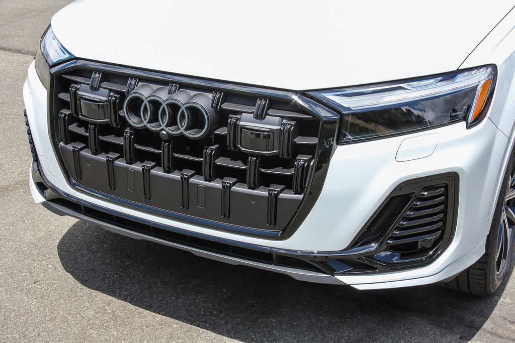Thumbnail: 2026 Audi Q7 - 8