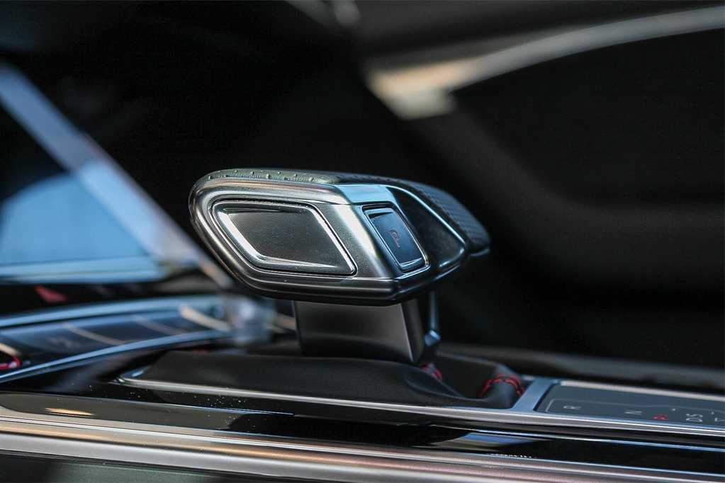 Thumbnail: 2025 Audi RS 6 - 24