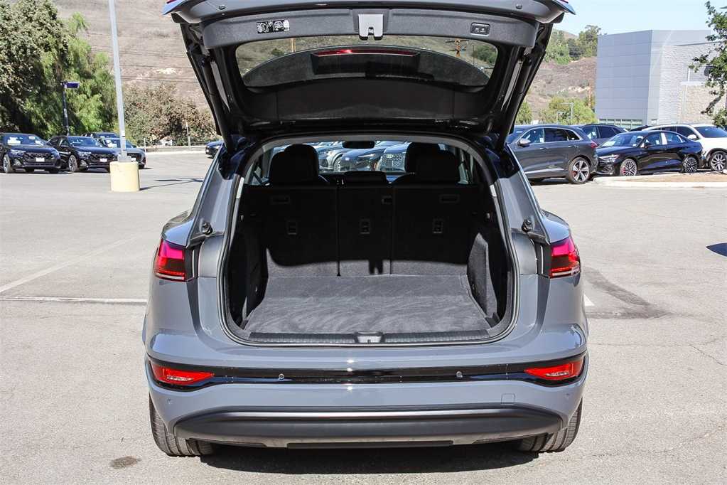 Thumbnail: 2025 Audi Q6 e-tron - 25