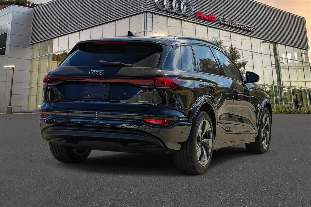 Thumbnail: 2025 Audi Q6 e-tron - 4