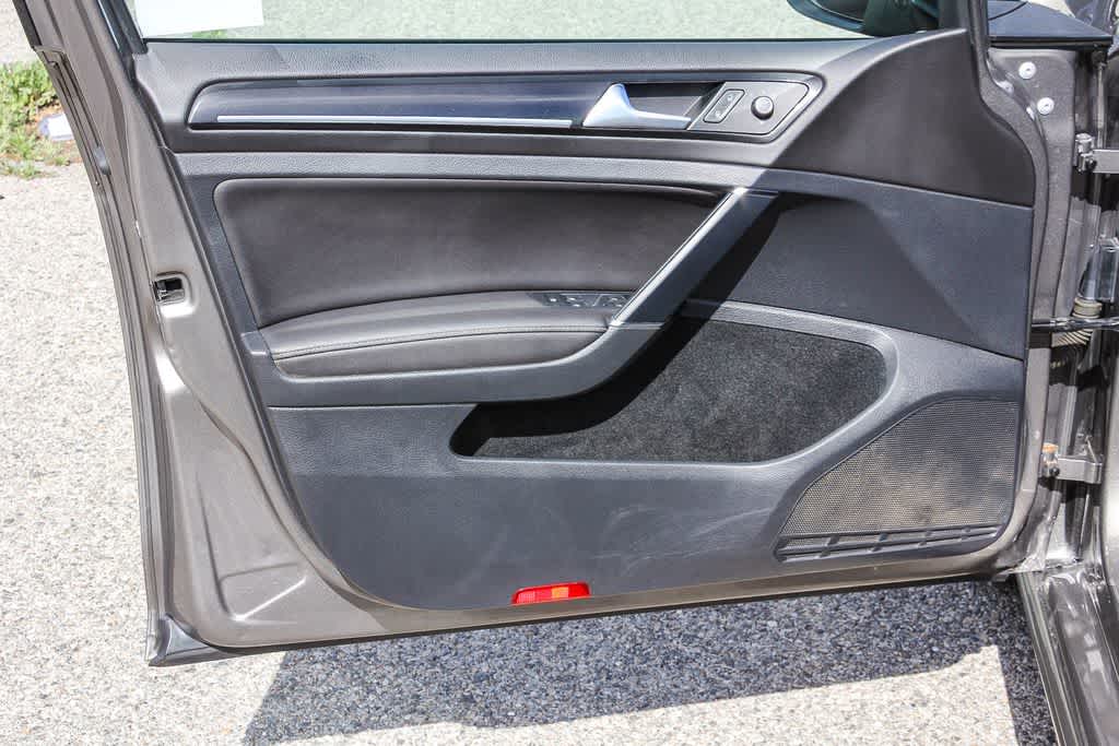 Thumbnail: 2017 Volkswagen Golf - 18