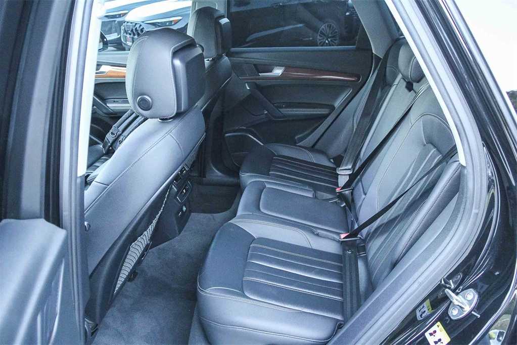 Thumbnail: 2022 Audi Q5 - 17