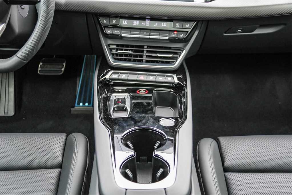 Thumbnail: 2026 Audi e-tron GT - 14