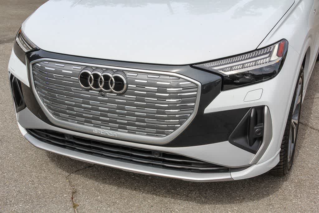 Thumbnail: 2023 Audi Q4 e-tron - 6