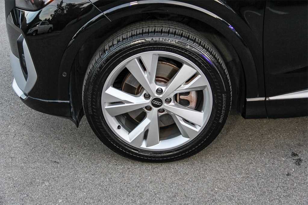 Thumbnail: 2023 Audi Q4 e-tron - 9