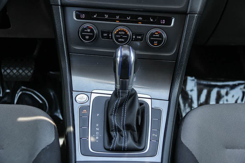 Thumbnail: 2015 Volkswagen e-Golf - 13