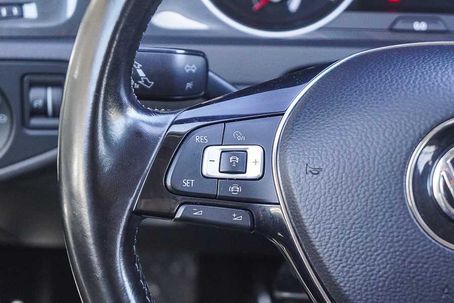 Thumbnail: 2019 Volkswagen e-Golf - 16