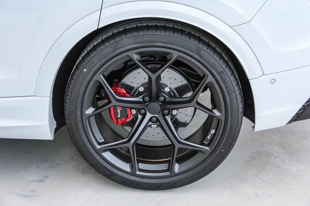 Thumbnail: 2026 Audi RS Q8 - 10