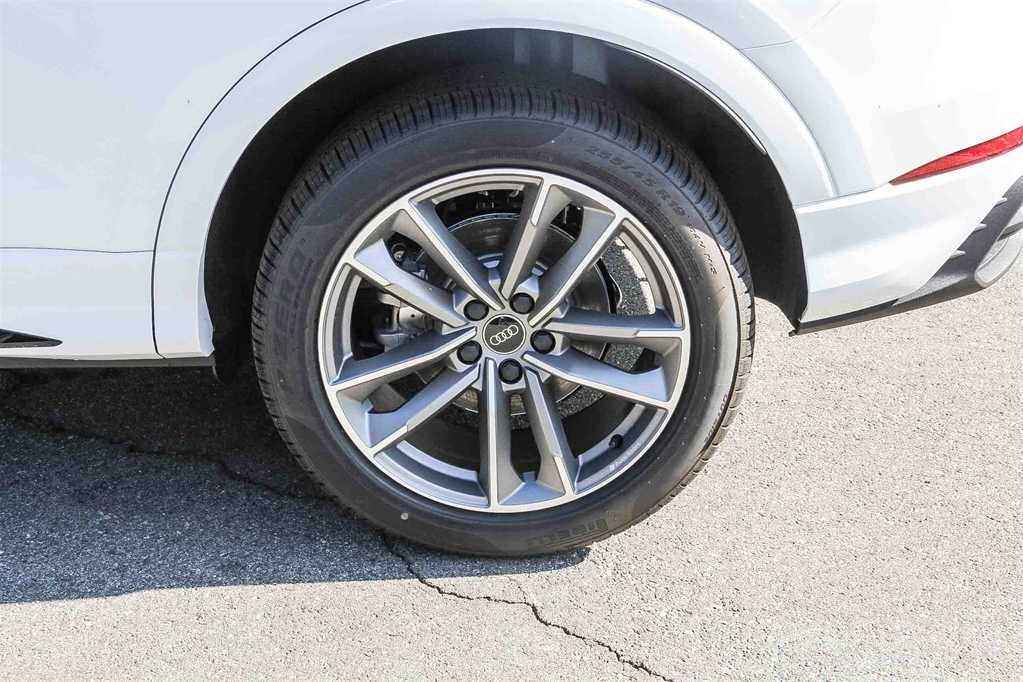 Thumbnail: 2025 Audi Q3 - 10