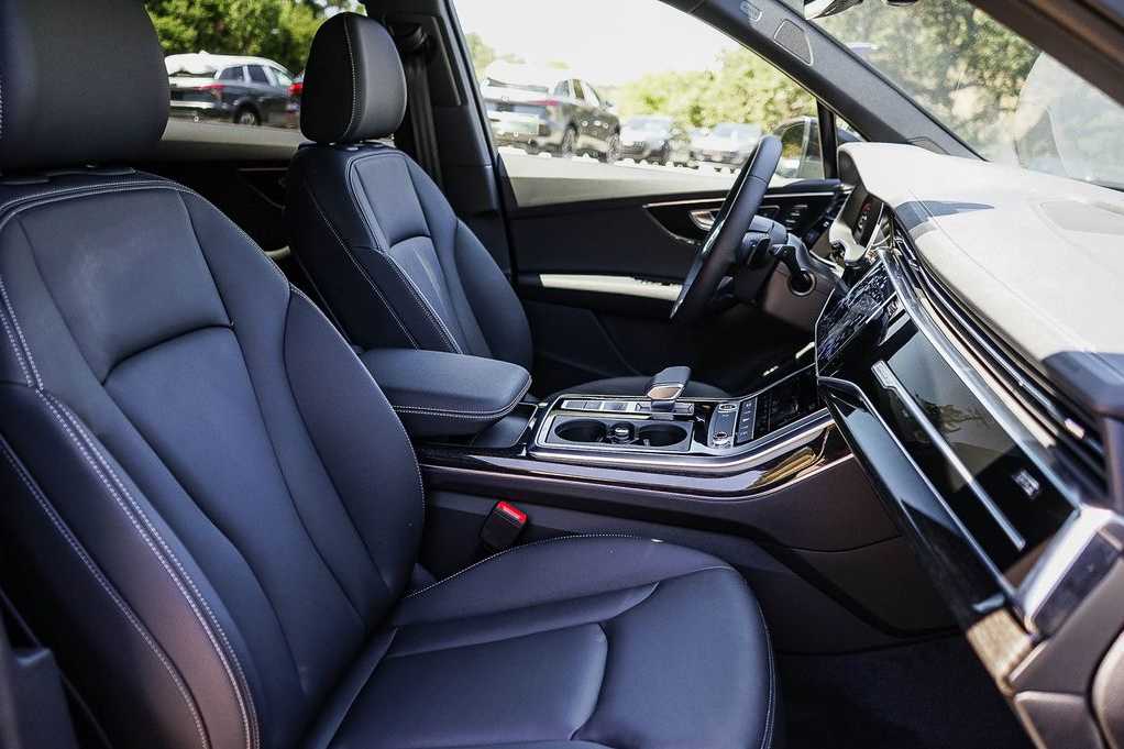 Thumbnail: 2026 Audi Q7 - 17