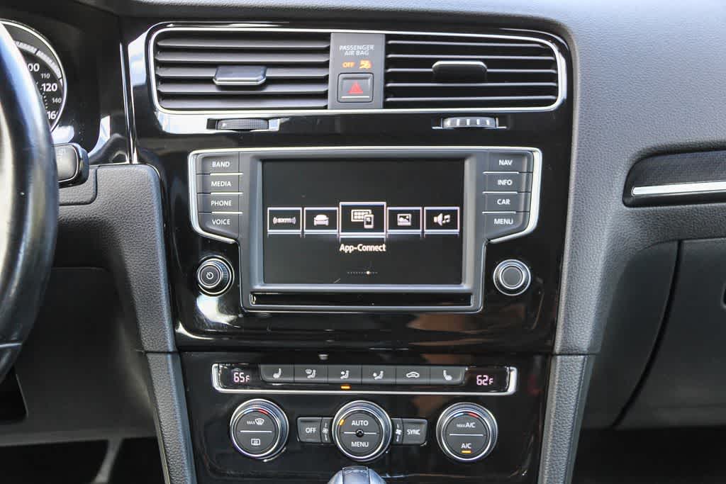 Thumbnail: 2017 Volkswagen Golf - 11