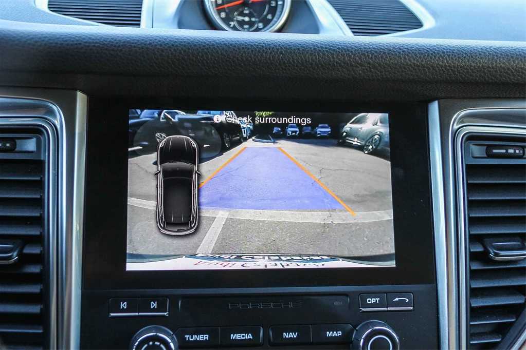 Thumbnail: 2018 Porsche Macan - 22