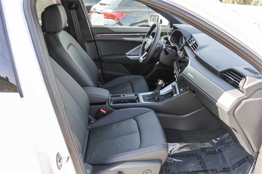 Thumbnail: 2025 Audi Q3 - 18