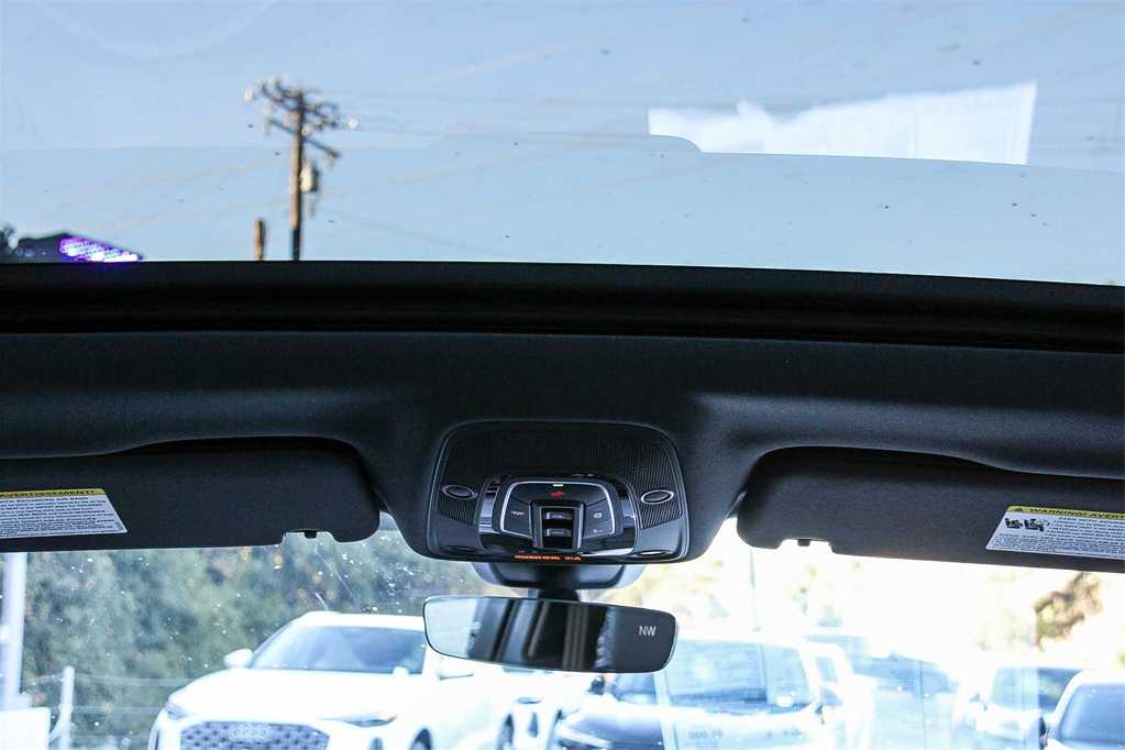 Thumbnail: 2025 Audi Q7 - 12