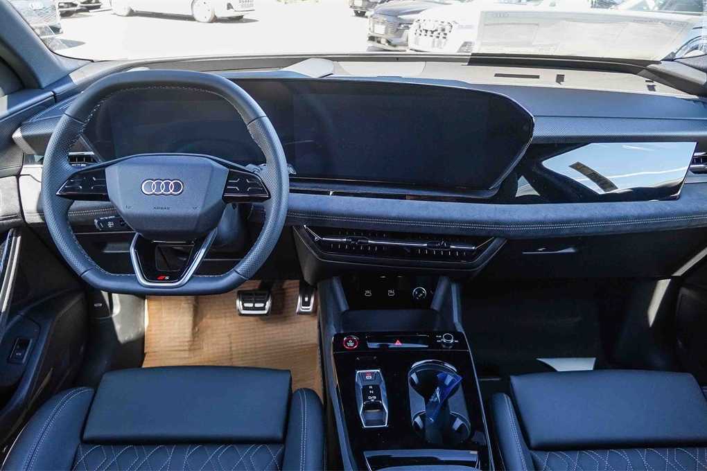 Thumbnail: 2025 Audi SQ6 e-tron - 12