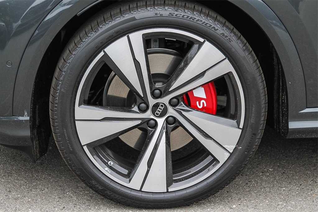 Thumbnail: 2025 Audi SQ5 - 10