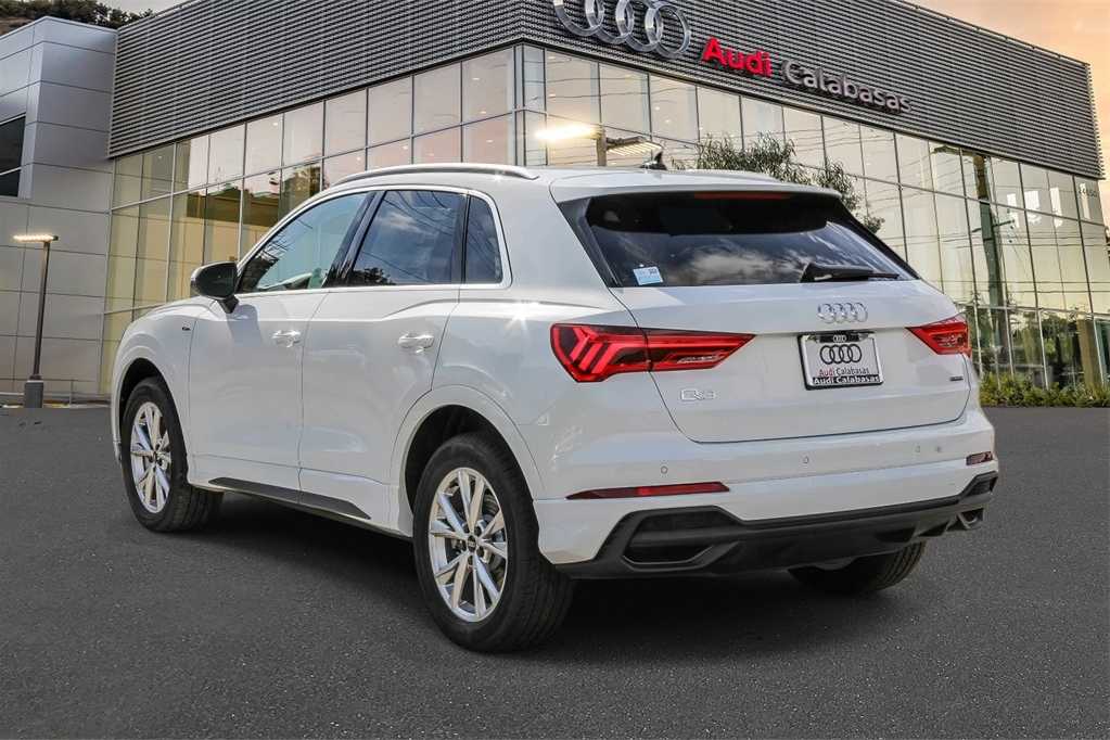 Thumbnail: 2025 Audi Q3 - 2