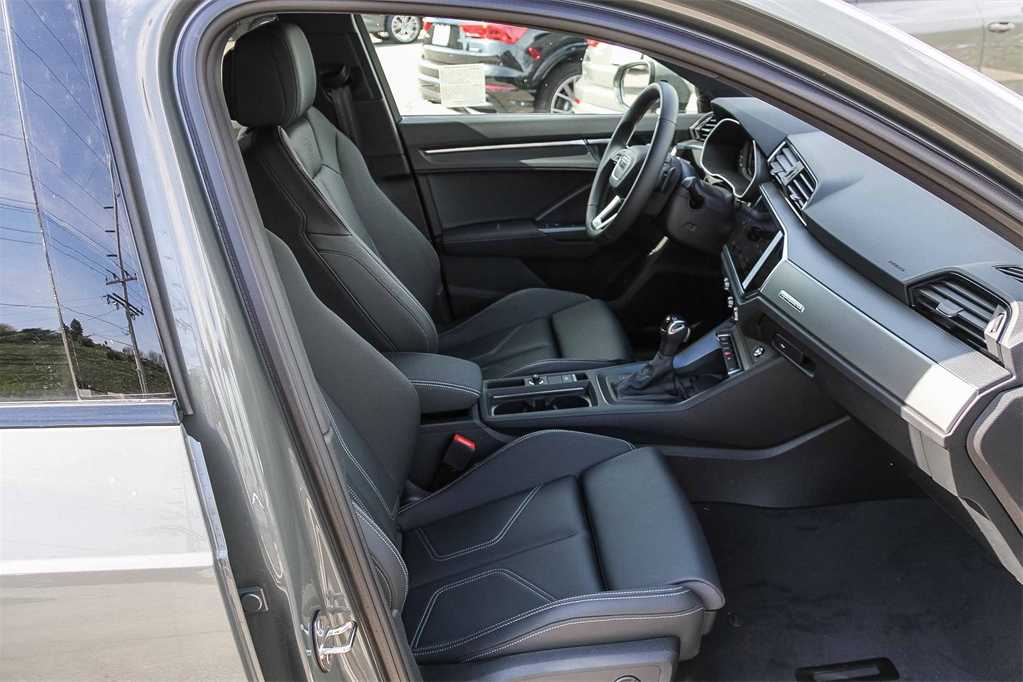 Thumbnail: 2025 Audi Q3 - 18