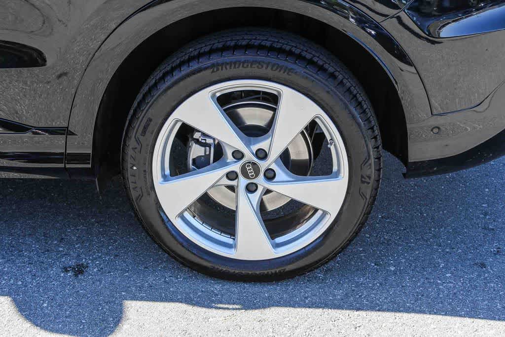 Thumbnail: 2025 Audi Q5 - 10