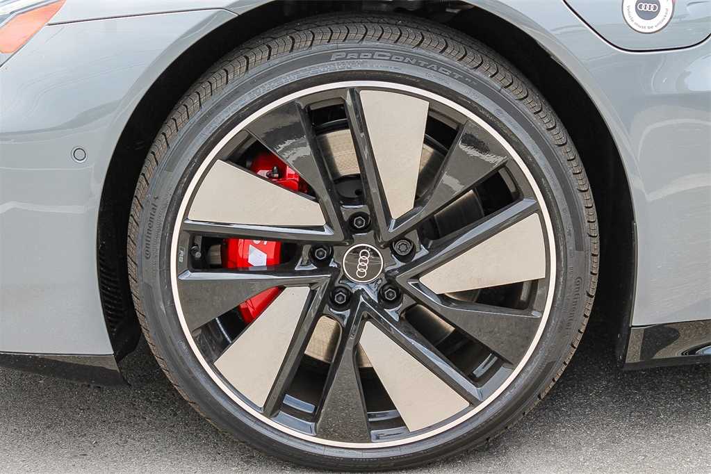 Thumbnail: 2025 Audi e-tron GT - 10