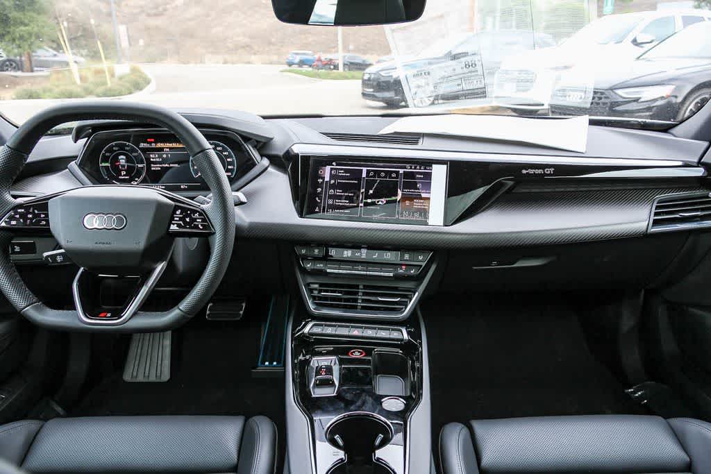 Thumbnail: 2026 Audi e-tron GT - 13