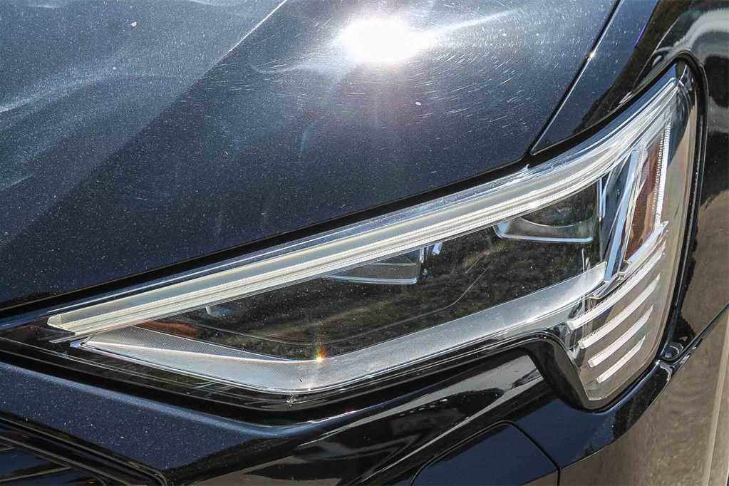 Thumbnail: 2022 Audi e-tron - 8