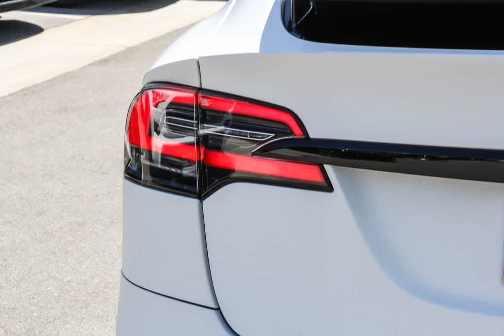 Thumbnail: 2022 Tesla Model X - 11