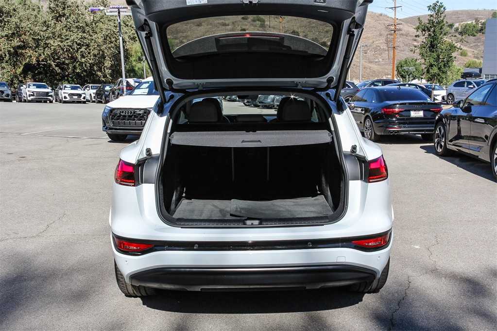 Thumbnail: 2025 Audi Q6 e-tron - 26