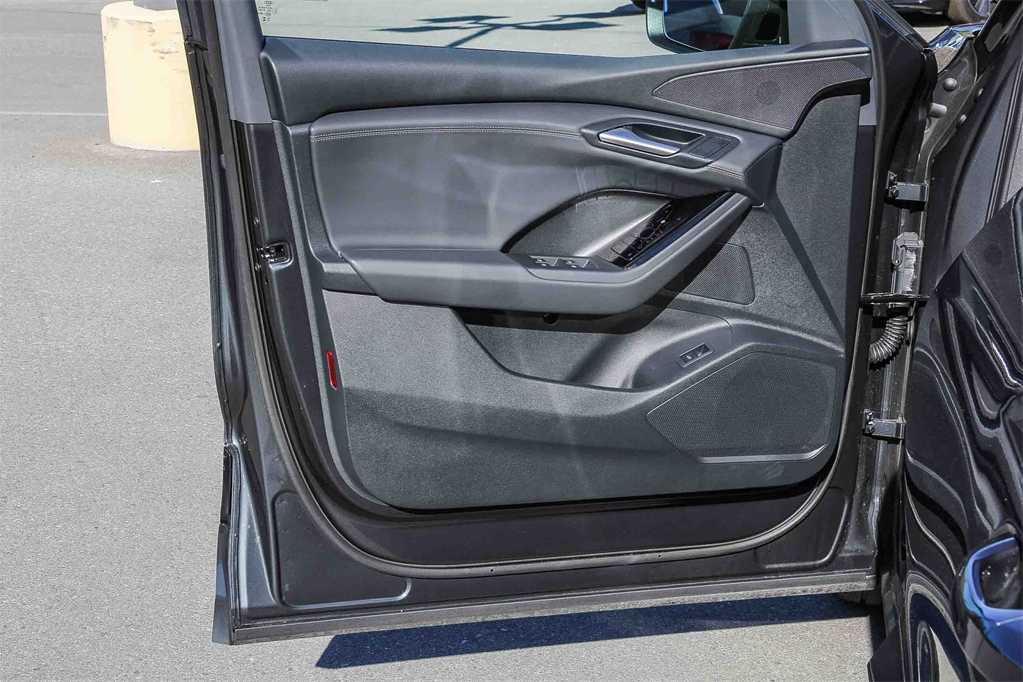 Thumbnail: 2025 Audi Q6 e-tron - 22