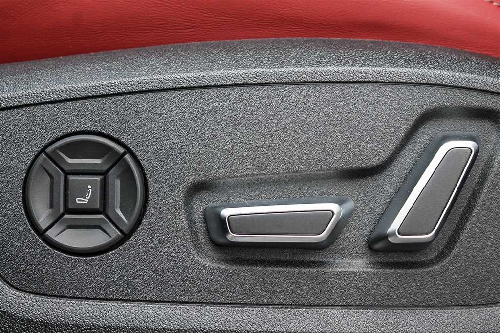 Thumbnail: 2025 Audi SQ6 e-tron - 24