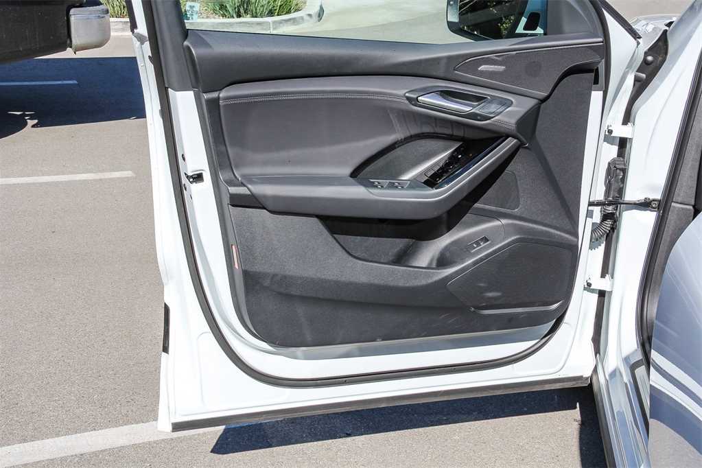 Thumbnail: 2025 Audi Q6 e-tron - 22