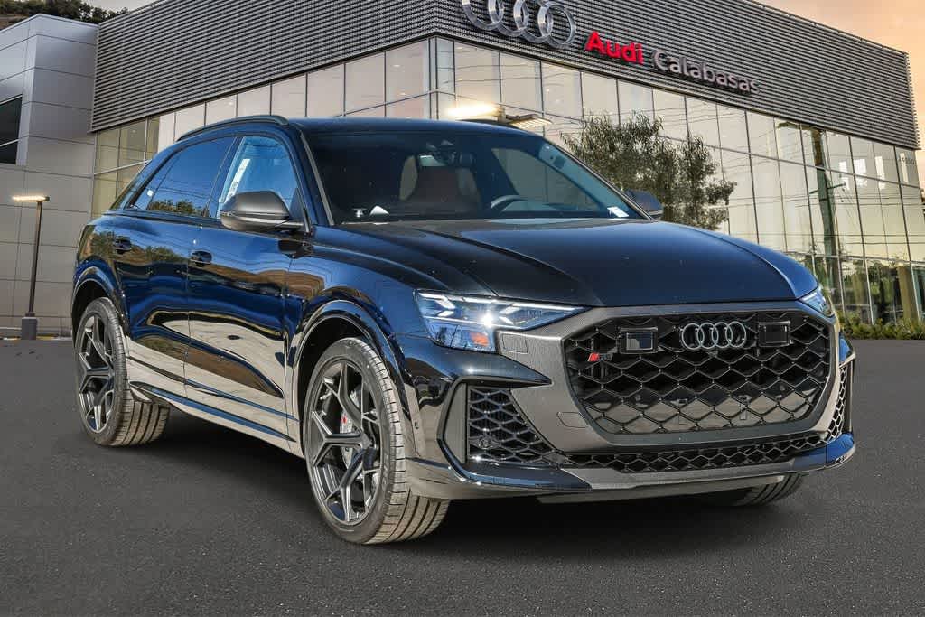 Thumbnail: 2026 Audi RS Q8 - 3