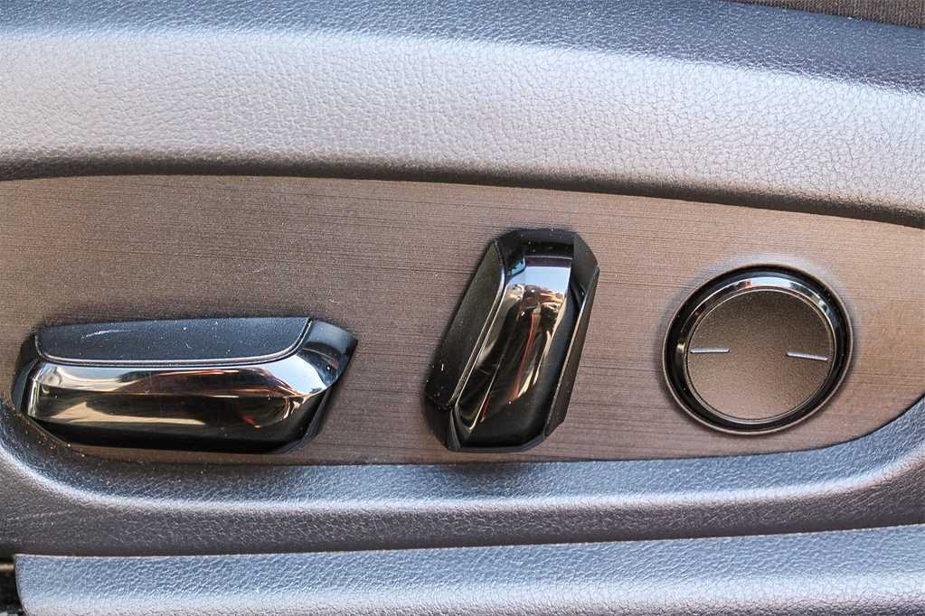 Thumbnail: 2024 Lexus ES - 24