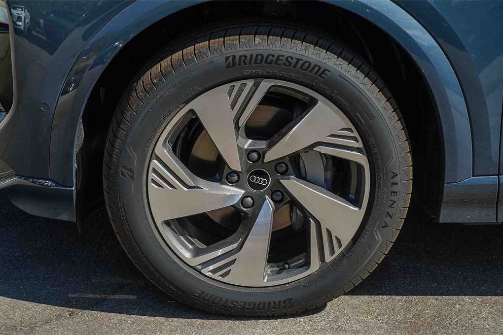 Thumbnail: 2025 Audi Q6 e-tron - 10