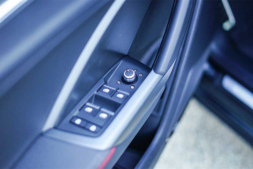 Thumbnail: 2025 Audi Q3 - 21