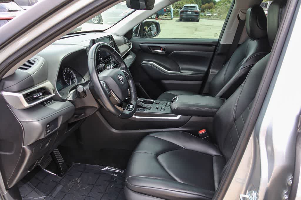 Thumbnail: 2021 Toyota Highlander - 19
