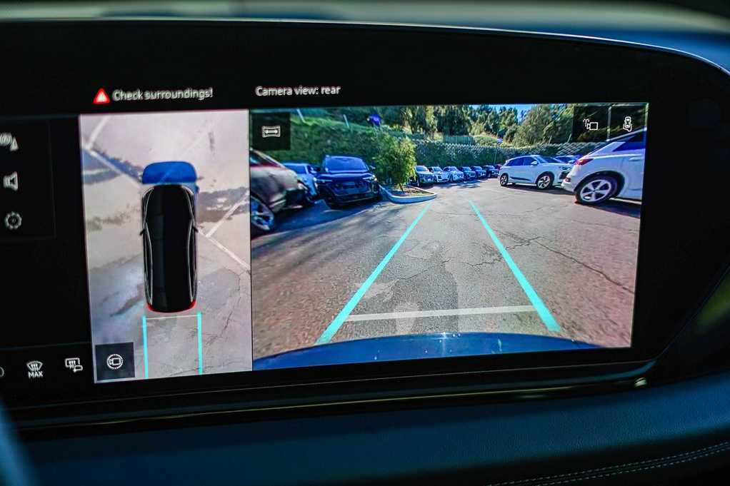 Thumbnail: 2025 Audi e-tron S - 25