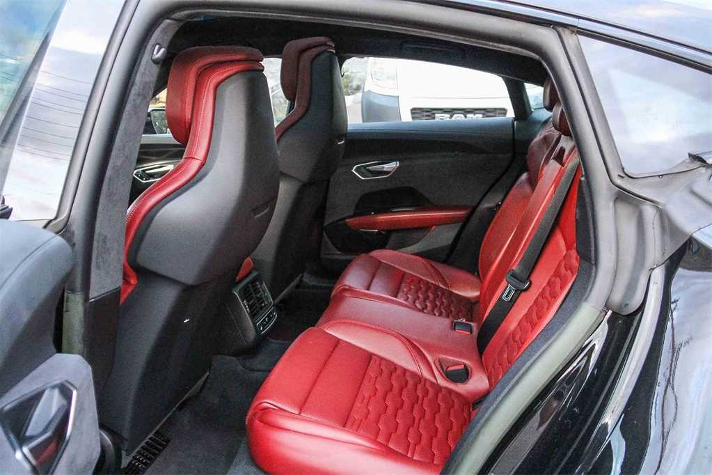 Thumbnail: 2024 Audi RS e-tron GT - 17