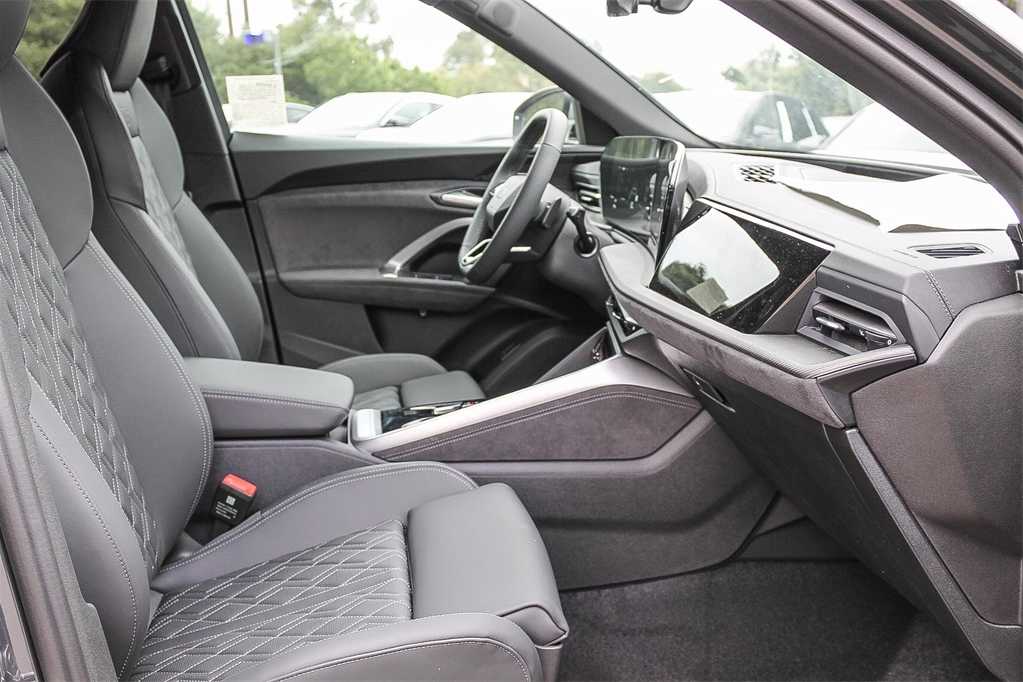 Thumbnail: 2025 Audi SQ5 - 19