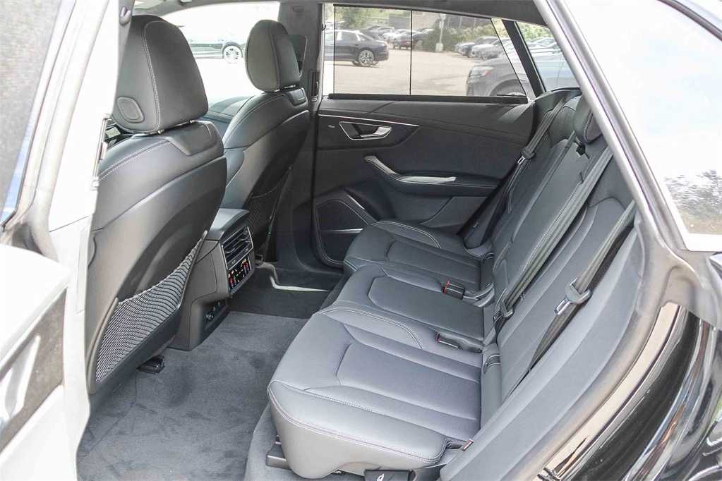 Thumbnail: 2026 Audi Q8 - 17