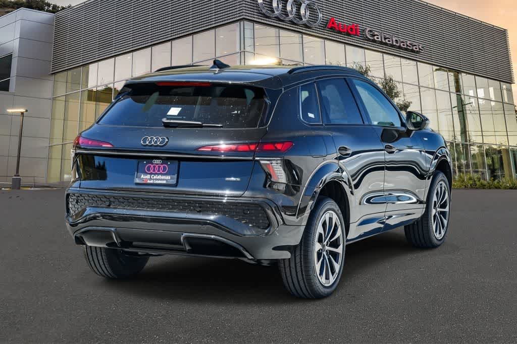 Thumbnail: 2026 Audi Q3 - 4