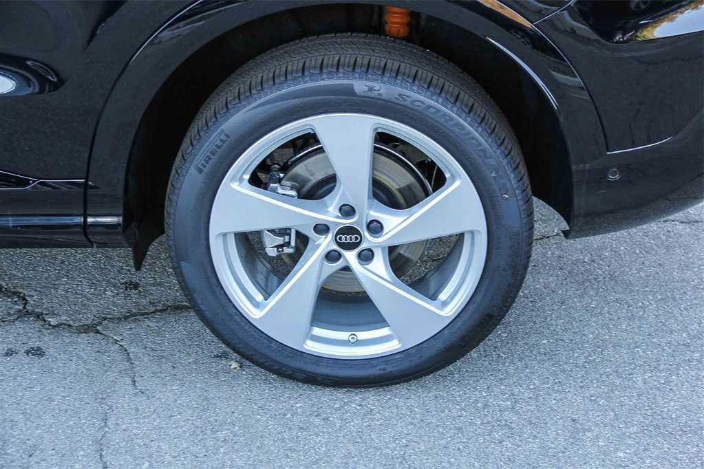 Thumbnail: 2025 Audi Q5 - 10