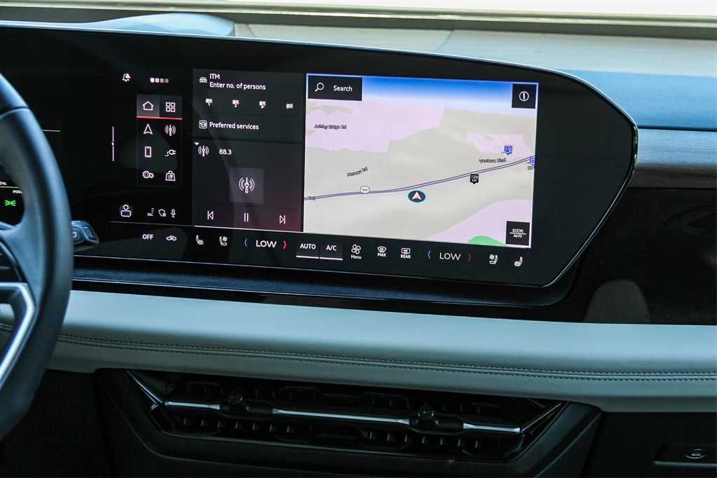 Thumbnail: 2025 Audi Q6 e-tron - 15