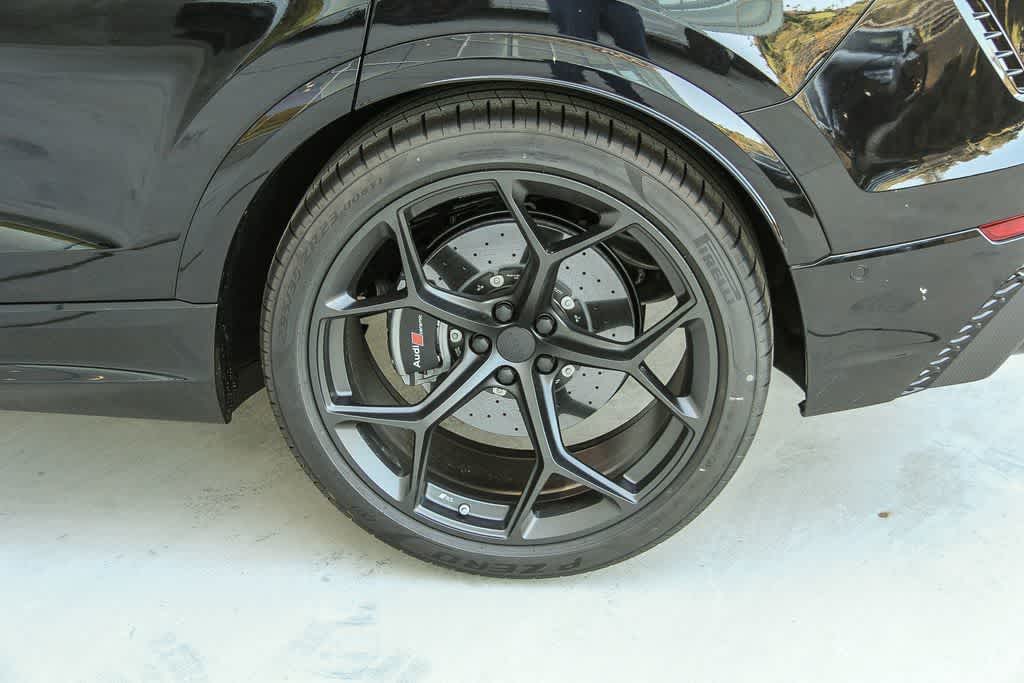 Thumbnail: 2026 Audi RS Q8 - 10