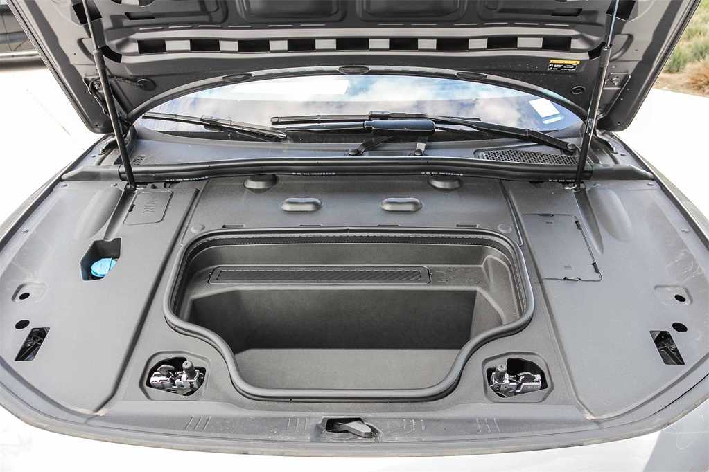 Thumbnail: 2025 Audi e-tron S - 27