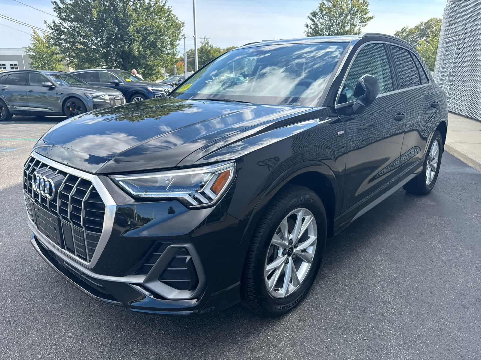 2025 Audi Q3 S line Premium photo 3