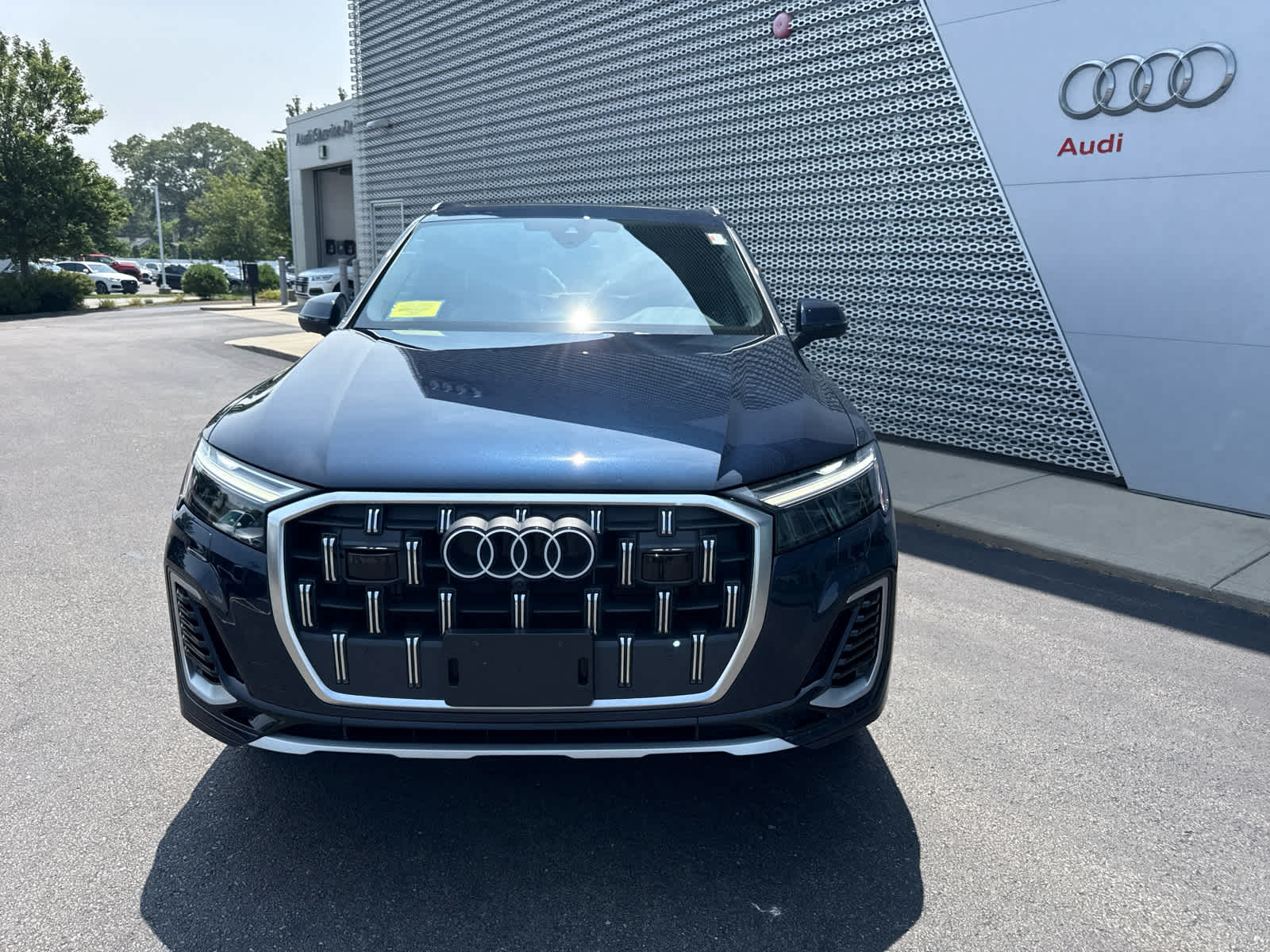 2025 Audi Q7 Premium Plus photo 2