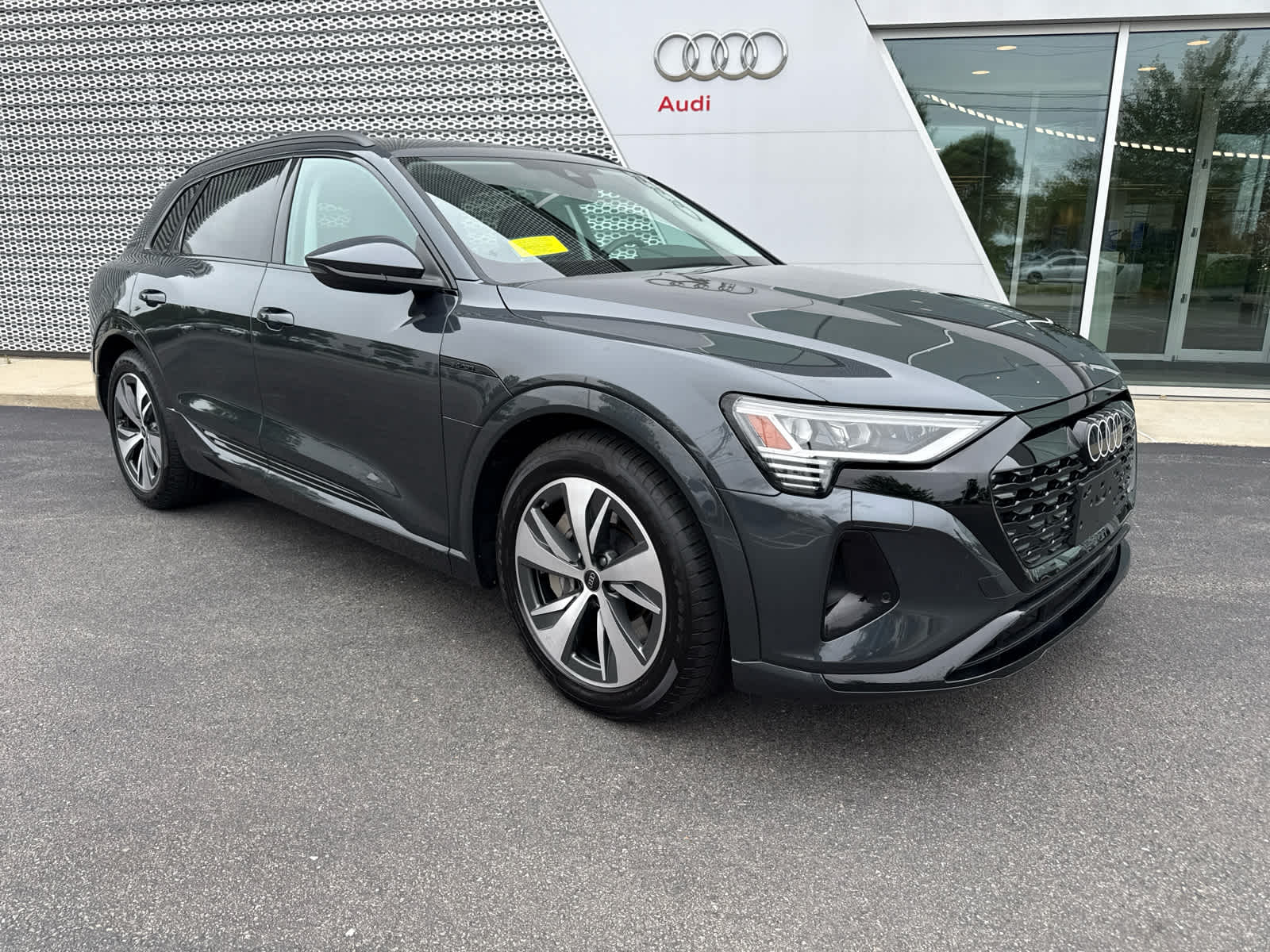 2024 Audi Q8 E-tron Premium photo 2