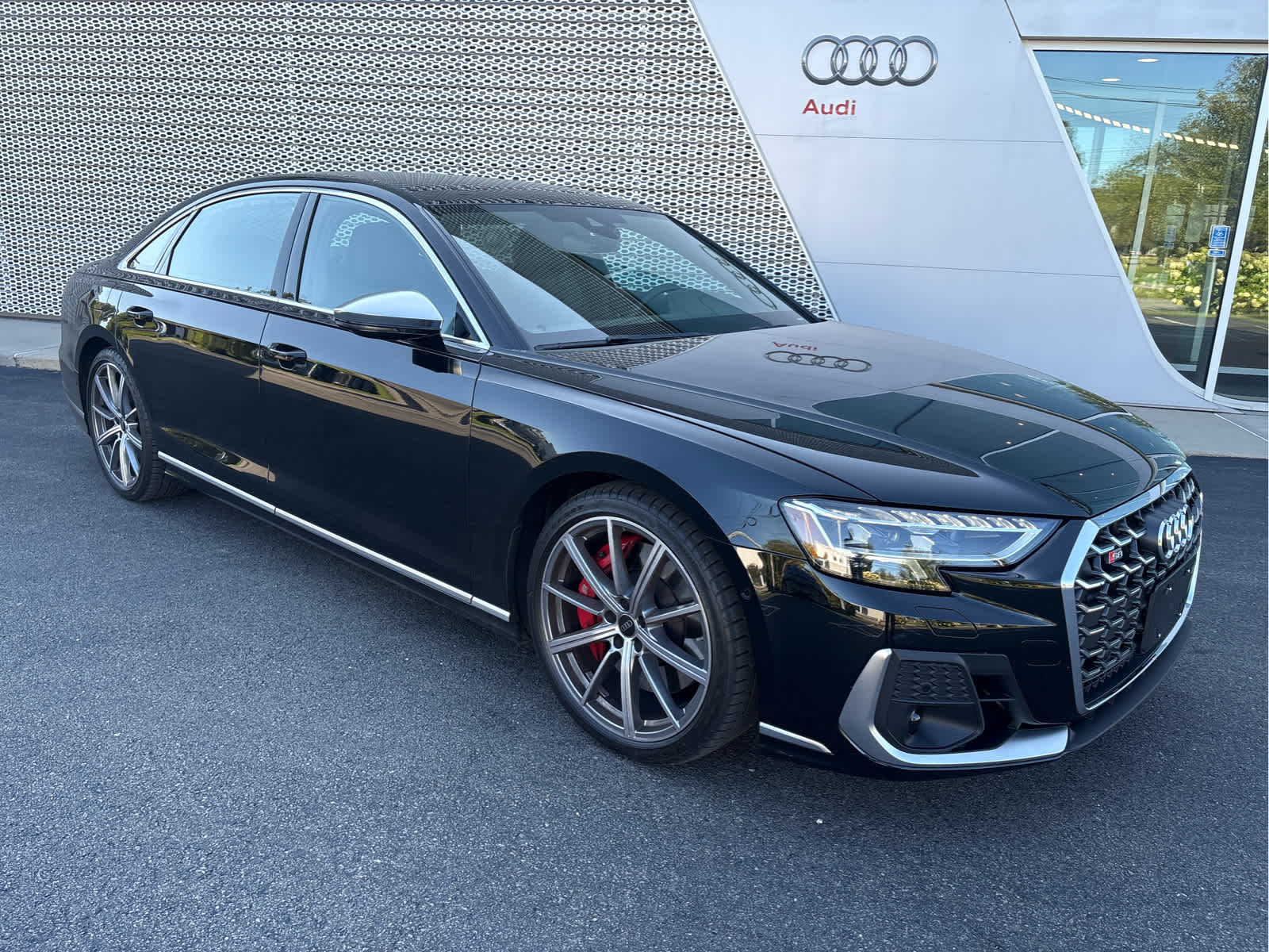 2023 Audi S8 Quattro photo 2